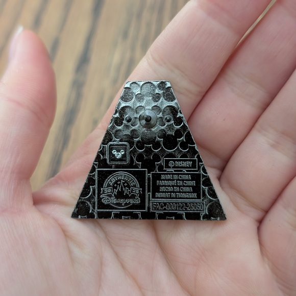 Disney Pin - Picture 2 of 3